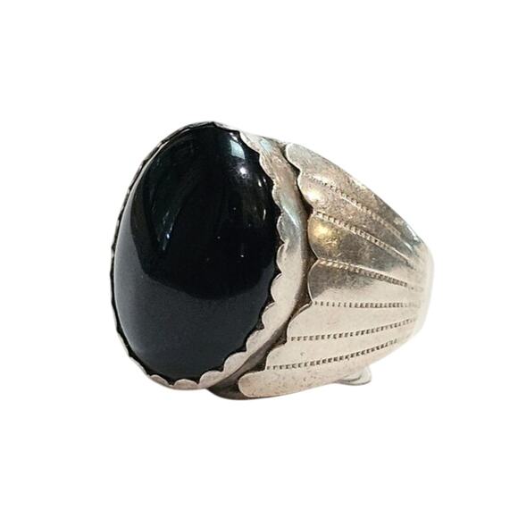 Vintage Navajo Men's Sterling Silver Onyx Cabochon Ring - Diné Fan Accents - Picture 2 of 5